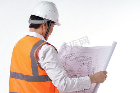 建筑图纸图片摄影照片_看图纸的建筑工程检查员