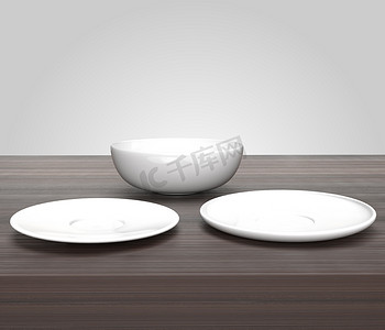  桌子上的空陶瓷盘
