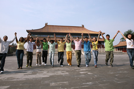 主题活动摄影照片_东西方人欢聚在故宫太庙