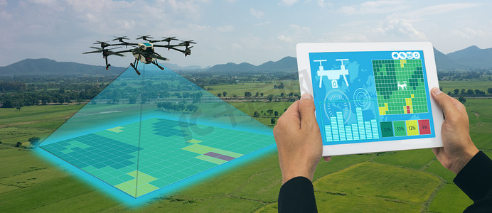 发送iocn摄影照片_农业无人驾驶飞机、 无人机用于各个领域如研究分析、 安全、 救援、 地形扫描技术，监测土壤水化、 产量问题将数据发送到智能农夫在平板电脑上