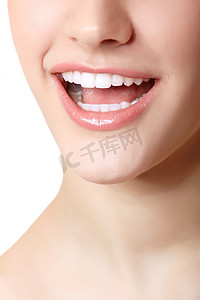 大灰狼牙齿摄影照片_完美的笑容的漂亮的女人和大健康洁白的牙齿