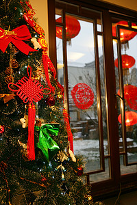 剪紙窗花摄影照片_居室圣诞树