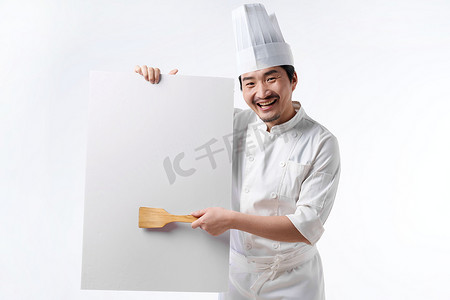 拿着白板摄影照片_穿着厨师服的中年男人拿着白板