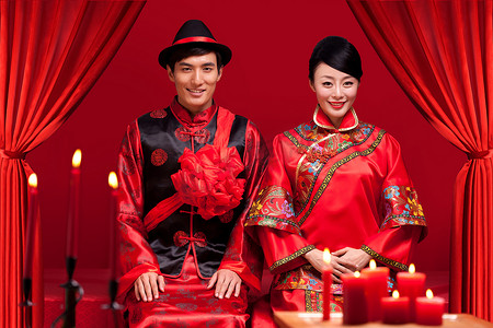 红色新中式婚礼摄影照片_中式婚礼情侣