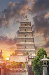 纪念碑前宣誓摄影照片_西安的大羚羊塔。中国建筑中最大的纪念碑