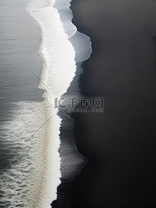 阴天背景图片_海边的黑色沙滩海浪背景3