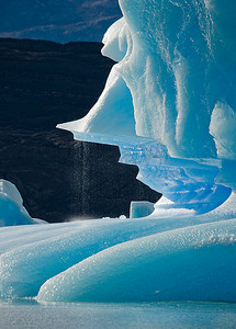 蓝色的冰川的冰