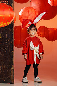 新年发发发摄影照片_可爱的东方儿童庆扮演兔子迎新年