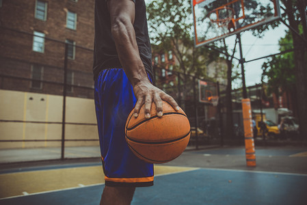 篮球运动员在纽约市赛场上的训练