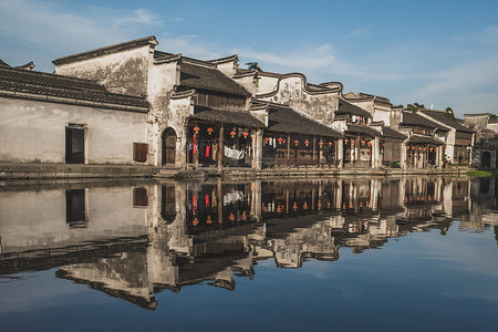 古镇摄影照片_中国南山古城河畔的中国建筑