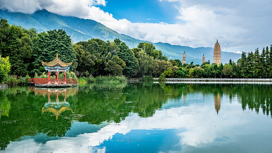 大理云南三宝塔、苍山倒映池景观全景