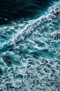 国潮水花摄影照片_从空中俯瞰浪花.潮水涨潮和潮水退潮时海浪相碰