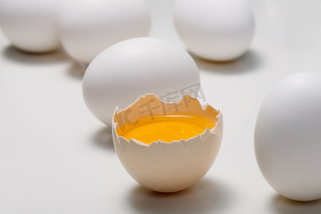 蛋黄摄影照片_鸡蛋