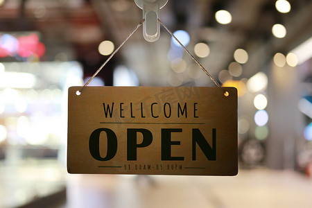 开业大减价摄影照片_店面开了标志，餐厅展示了开业状态.
