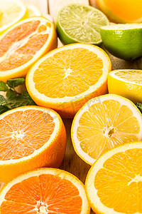 不同种类的柑橘类水果