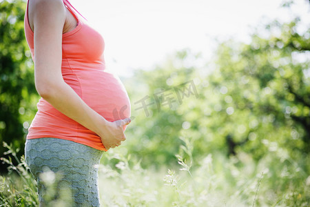 孕期摄影照片_孕期、 产期和新的家庭观念