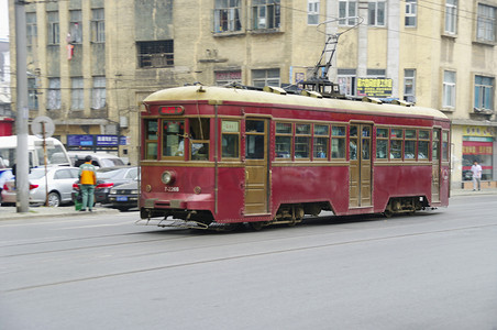 大连-2010 年 9 月: 古城电车在议案的街道上