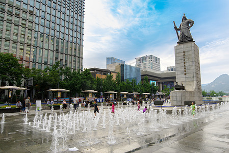 首尔, Souith 韩国: 2018年6月17日光化门广场的放松场面