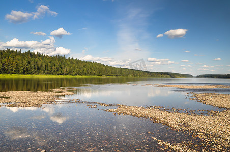 科的原始森林, 风景如画的河岸 Shchugor. 