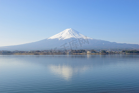 富士山反映在河口湖
