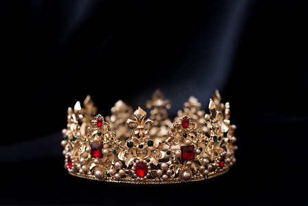 周六福珠宝摄影照片_古老的皇家皇冠珠宝权力和财富的概念