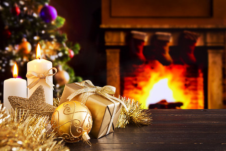 壁炉和背景圣诞树圣诞场景