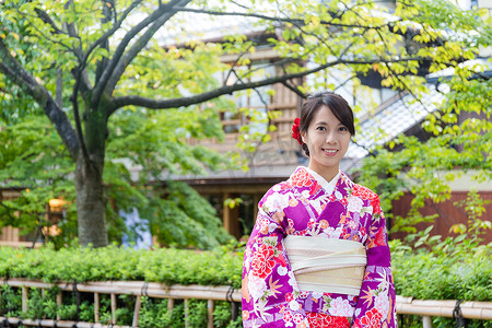 亚洲女人穿着日本和服