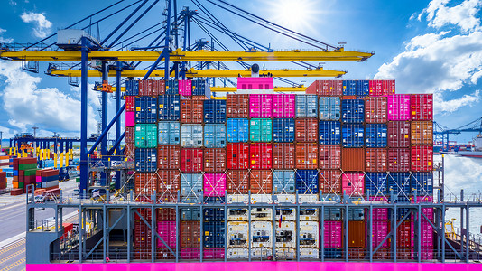 港口码头集装箱运输集装箱运输集装箱船进出口全球商业贸易世界范围内集装箱船的物流和运输.
