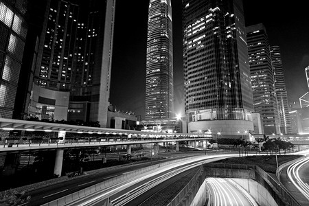晚上经香港市区的交通情况