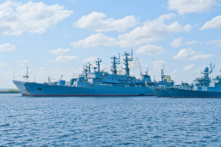 单个俄罗斯方块摄影照片_俄罗斯军舰在琅，圣彼得斯堡