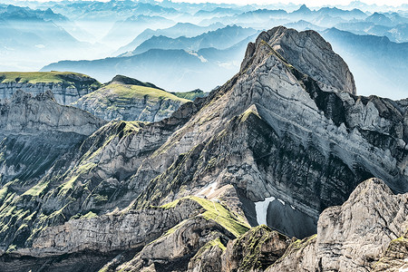 从装载 Saentis，瑞士，瑞士的阿尔卑斯山山景.