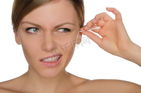 sticks摄影照片_woman injured cleans ears with cotton sticks