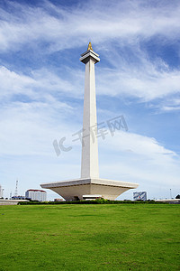 国家纪念碑摄影照片_国家纪念碑的雅加达，印度尼西亚在绿色的草
