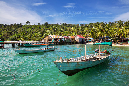 柬埔寨渔民与鸟摄影照片_小船在越南