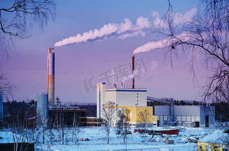 欧洲冬天摄影照片_火力发电厂在冬天