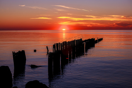 黑金色摄影照片_黑海上美丽的日落。金色的海洋日落。波蒂, 格鲁吉亚, 高加索