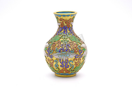 青花瓷瓶摄影照片_花瓶：古中国景泰蓝瓷瓶，白色底色分离