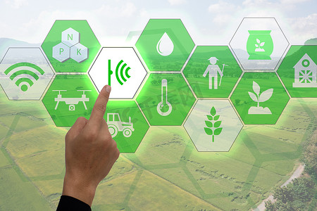 （农业概念），物联网智能农业、 农业产业化。农民点手在农场中使用增强的现实技术控制、 监控和管理