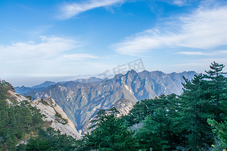 陕西大烩菜摄影照片_华山石山美丽的空中景观.陕西最受欢迎旅游胜地的山顶谷地