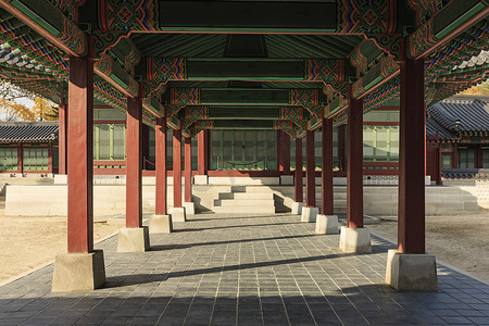 韩国传统皇家宫殿景福宫通道 (方式、 路径、 走廊、 过道) 靠得很近