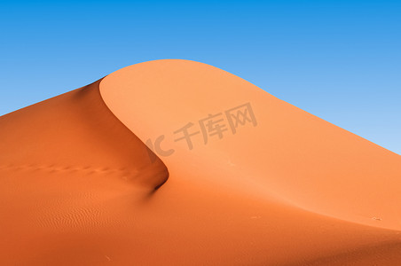 蒙古戈壁沙漠的沙堆 