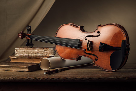 旧的小提琴音乐板卷