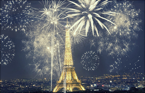 复古庆祝摄影照片_新的一年，在巴黎用烟花，埃菲尔铁塔