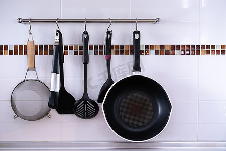 厨房炊具和餐具厨具的顶级视图