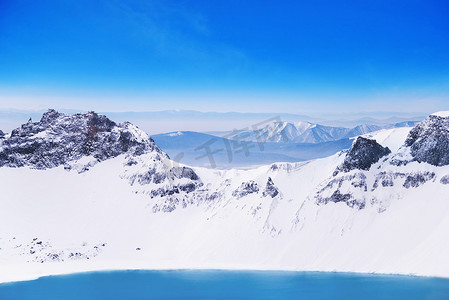 昌山的白，吉林省冬季美丽的湖