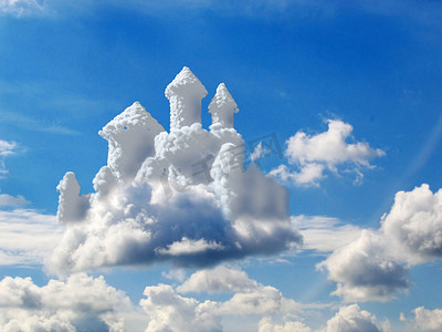 中梦幻摄影照片_在云层中的梦幻城堡