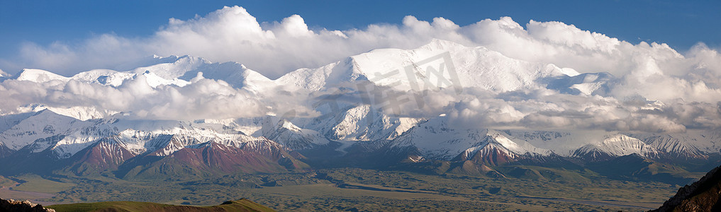 列宁峰-在吉尔吉斯阿拉伊距离的全景视图帕米尔-吉尔吉斯斯坦和塔吉克斯坦边界-中亚