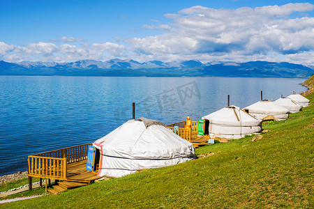 蒙古乌兰巴托之旅摄影照片_在湖岸的库苏古尔蒙古旅游中心.