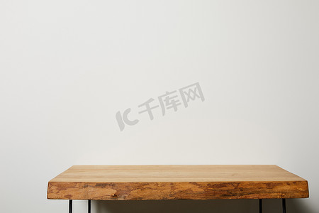 棕色桌子摄影照片_纹理木棕色桌子在家里