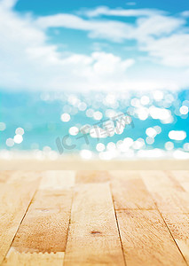 木台摄影照片_实木台面上模糊夏日海滩和晴朗的天空背景